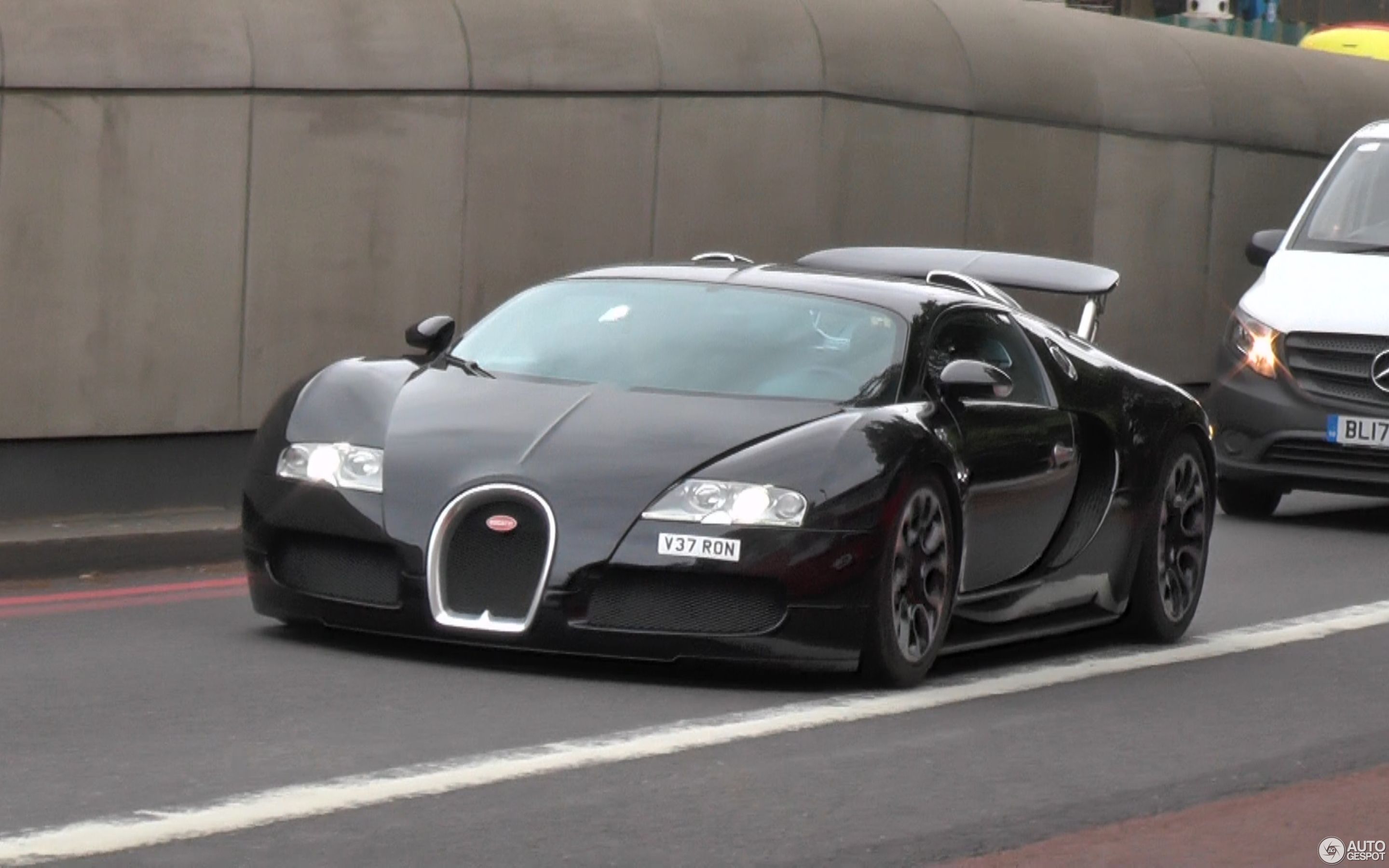 Bugatti veyron out and about