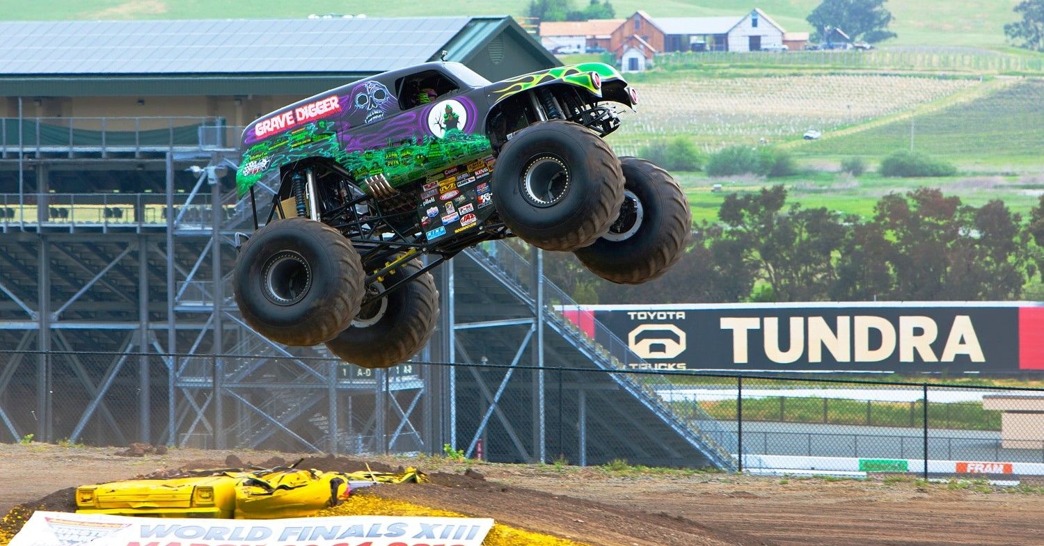 a-detailed-look-at-the-grave-digger-monster-truck