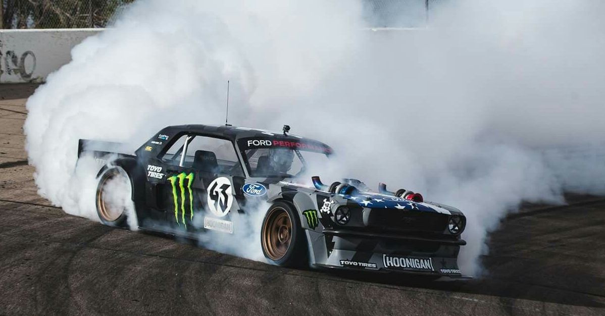 Ford Mustang Hoonicorn ред Булл дрифт