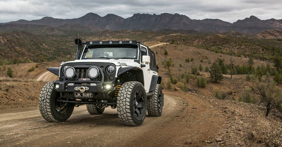 Jeep Wrangler dirt road