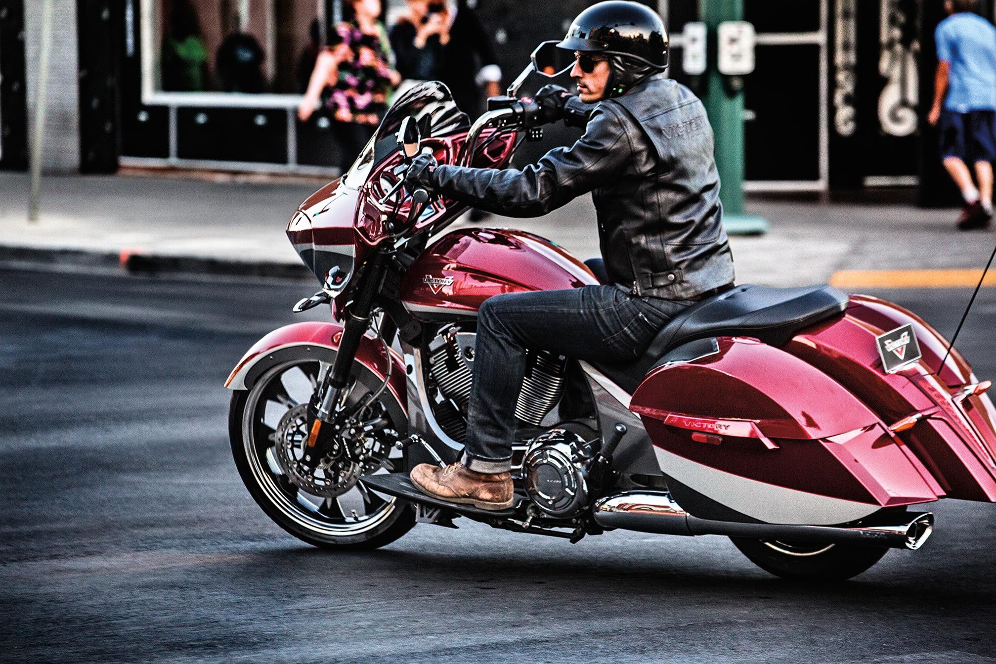 2015 Victory Magnum Red