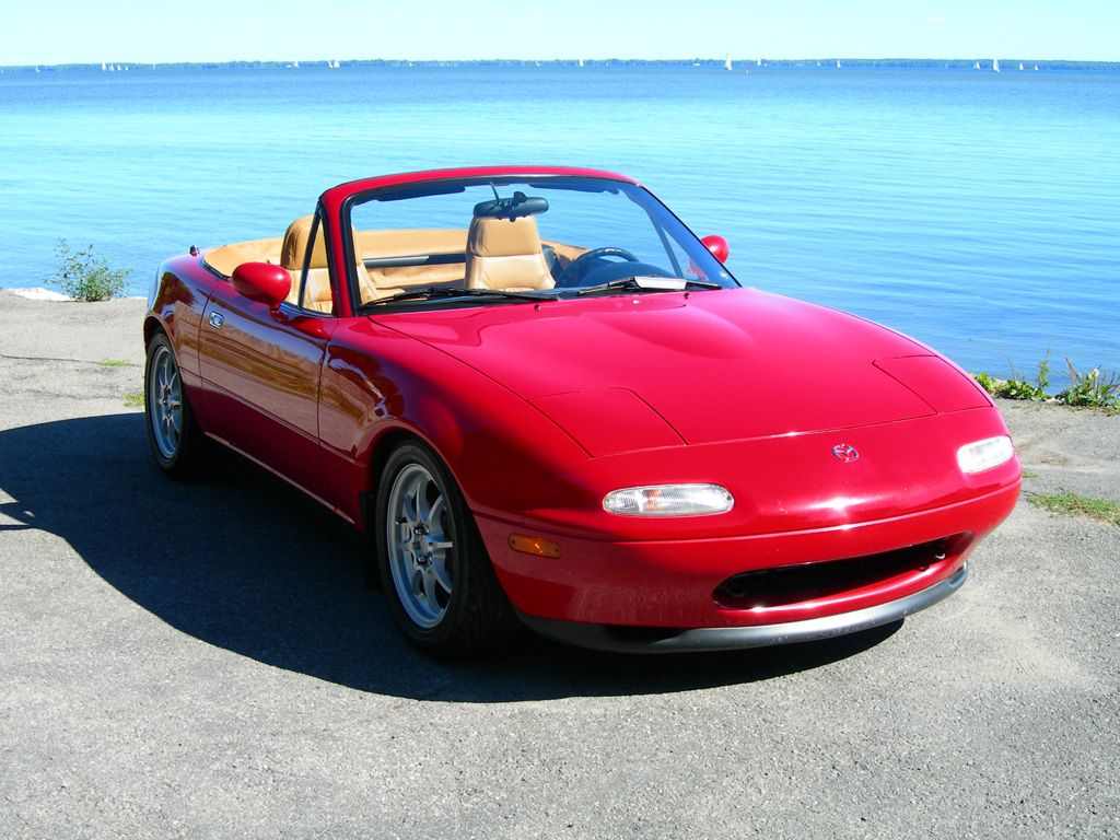 This is a 1991 first generation Mazda Miata NX-5 NA sports car roadster