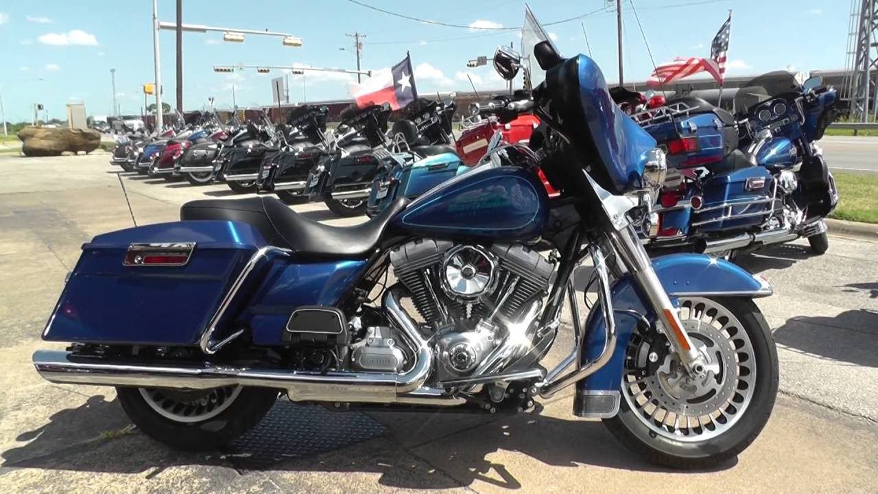 2009 Harley Davidson FLHT Electra Glide Standard with other notorcycles
