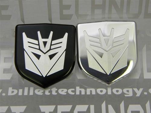Custom badges on the Dodge Calibre allow for clients to experience their own individuality when branding their vehicles.