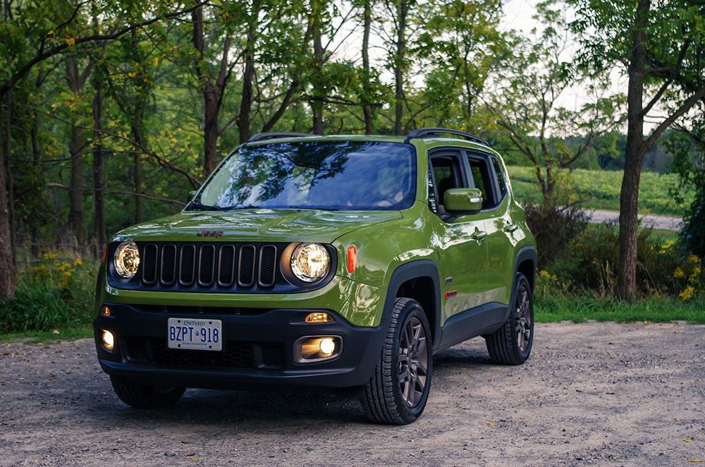 Ренегат это. Jeep Renegade 2016. Jeep Renegade зеленый. Jeep Renegade салатовый. Jeep Renegade 2021 Green.