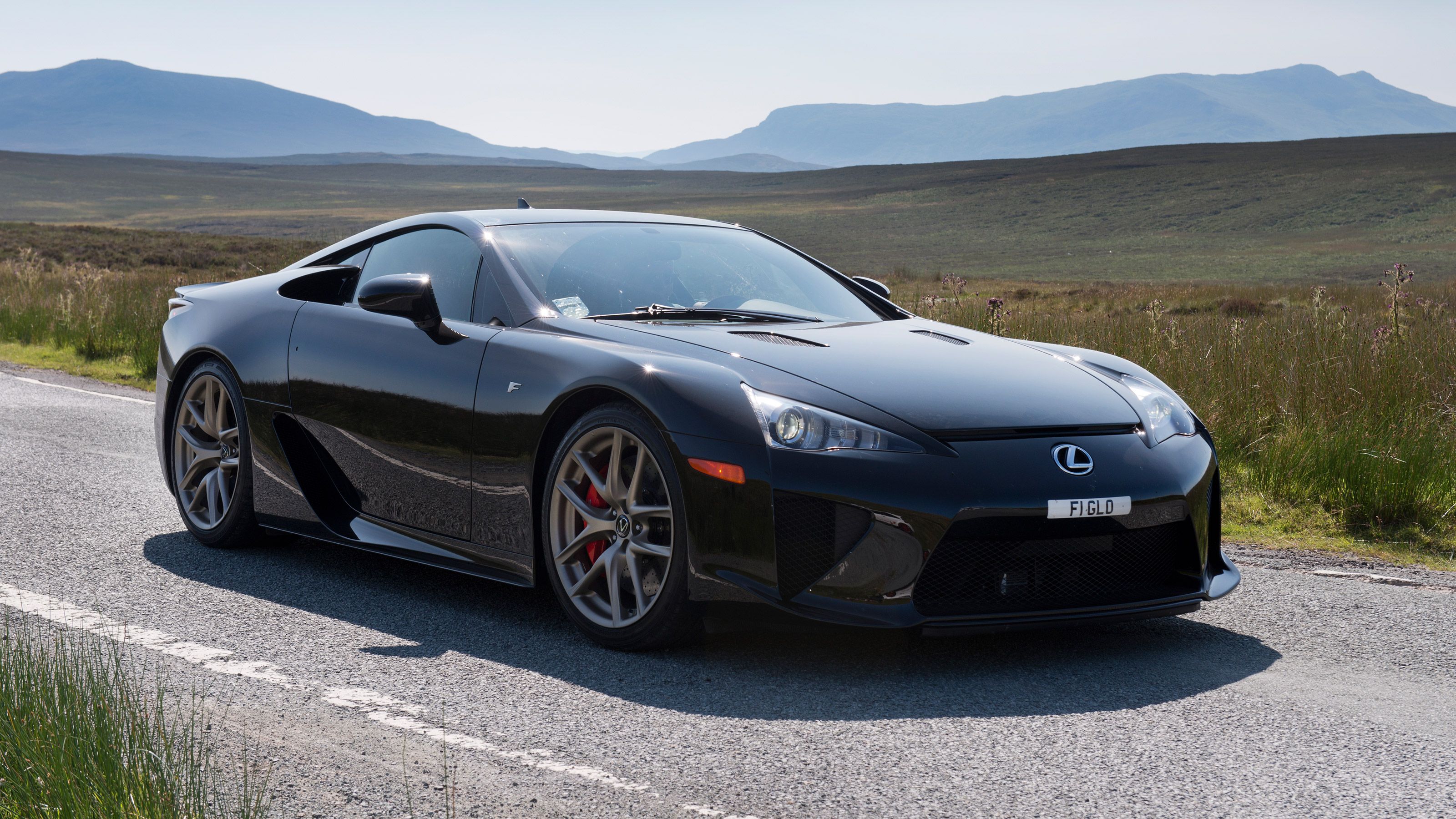 Here's Why The Lexus LFA Is So Expensive