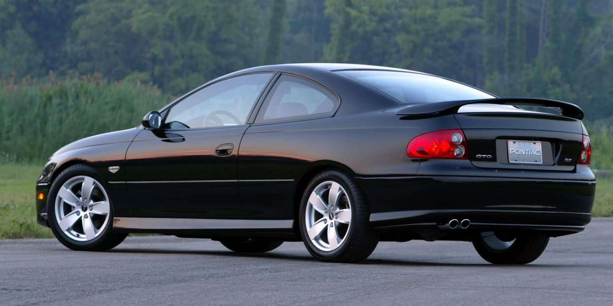Rear 3/4 view of the 2004 GTO
