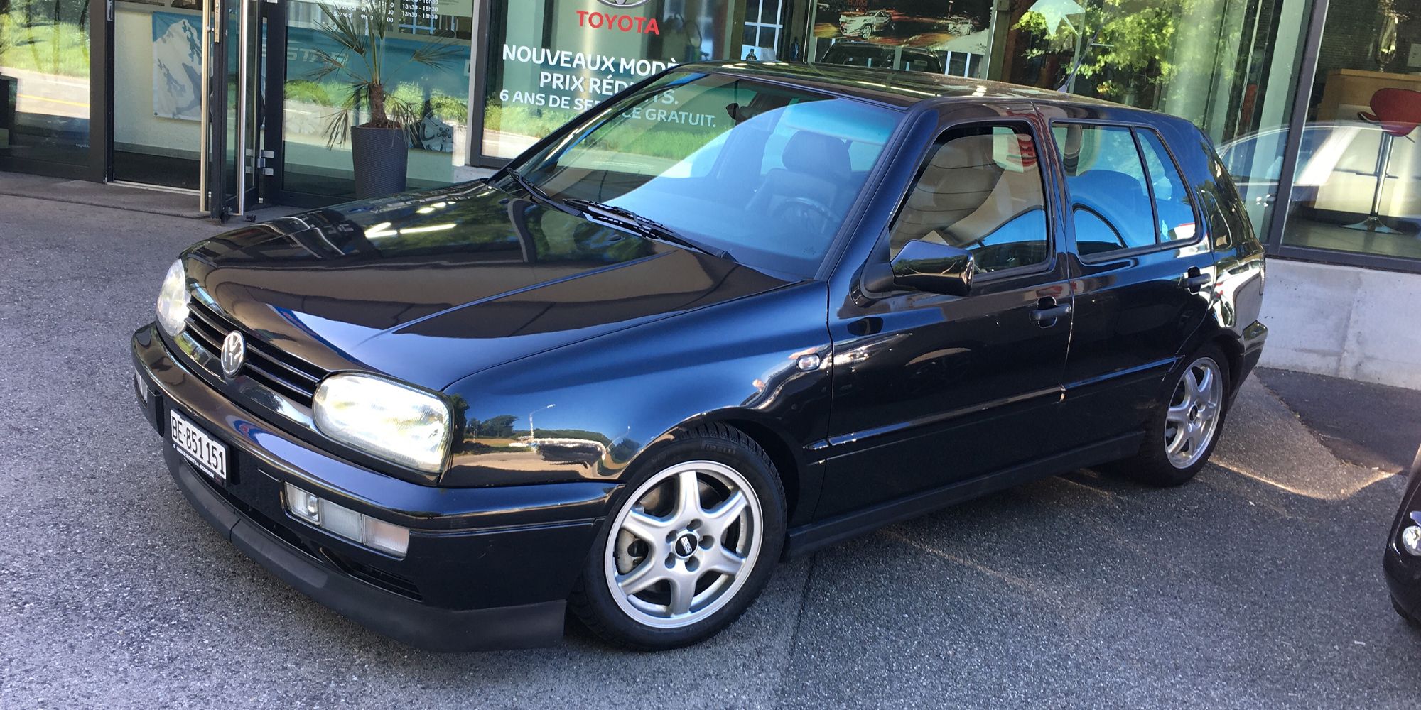 Front 3/4 view of the Golf VR6
