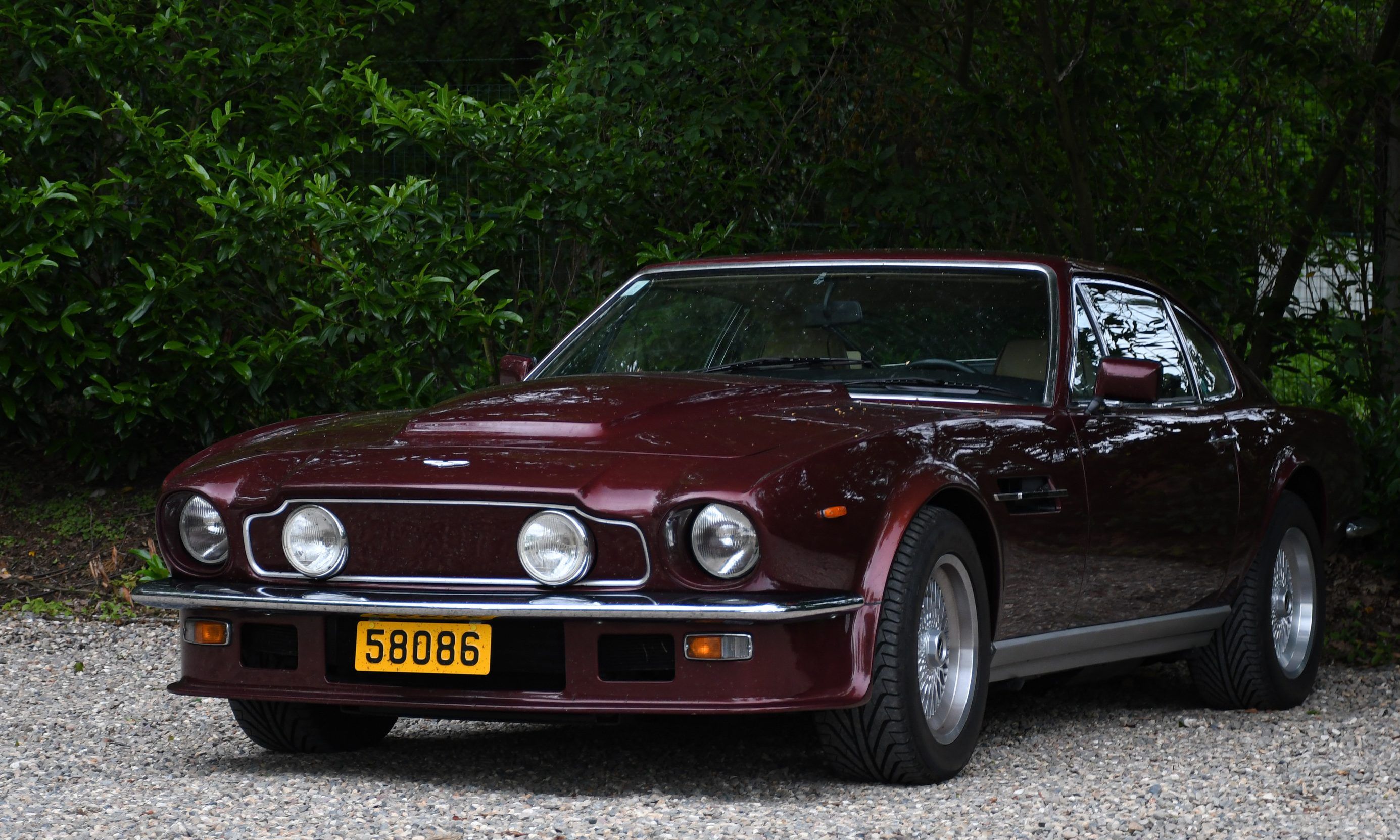 1977-Aston-Martin-V8-Vantage