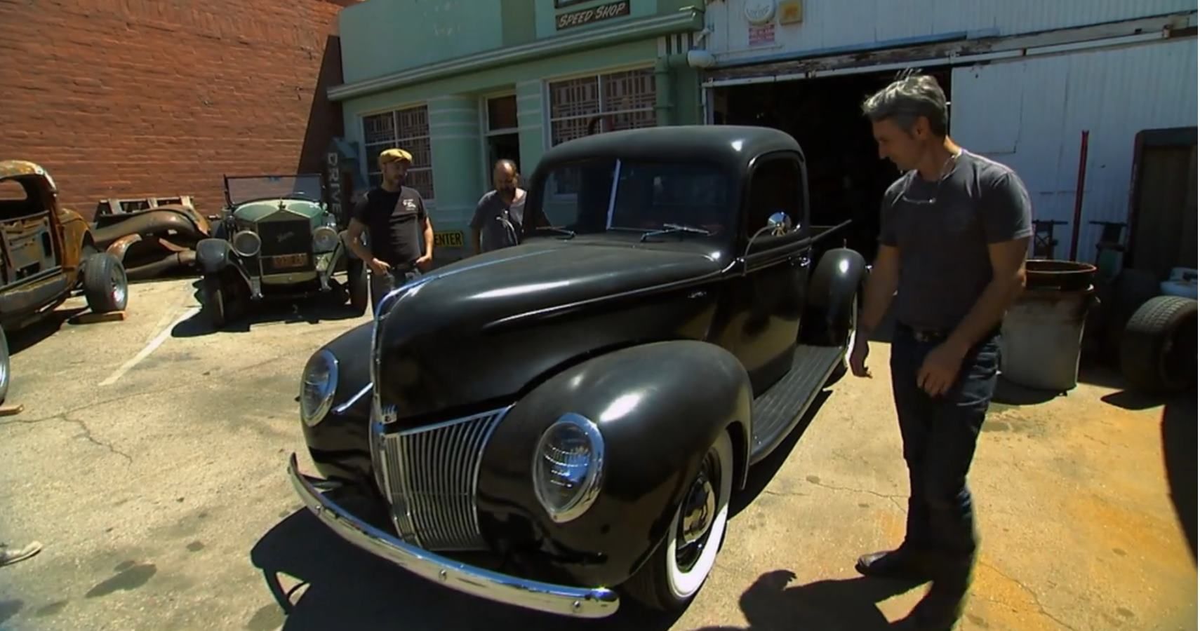 See American Pickers' Mike Wolfe Face A Vintage Ford Pickup Dilemma