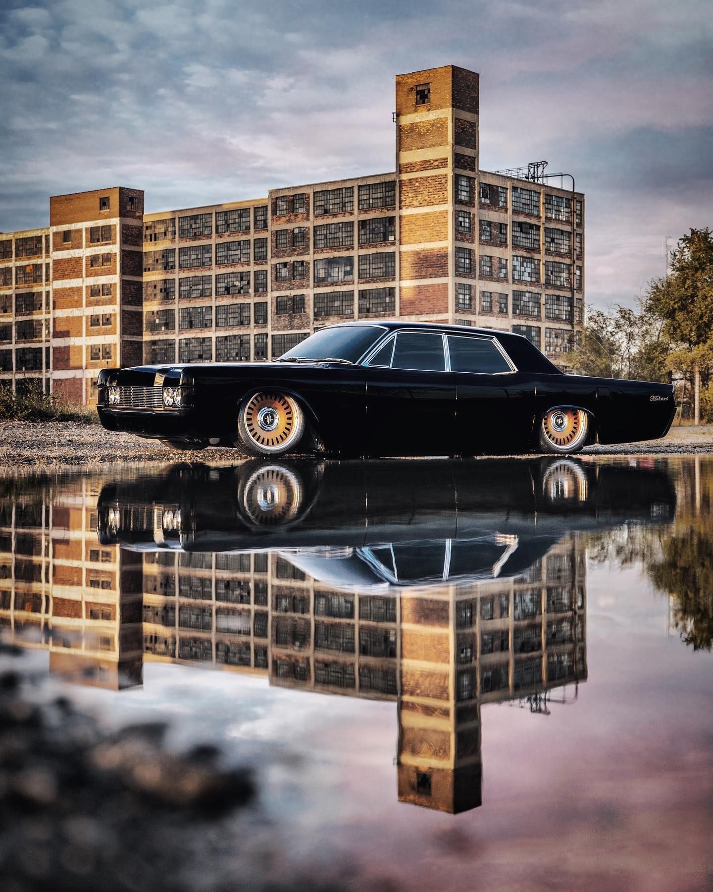 Check Out This Custom 1968 Lincoln Continental By Roush And MobSteel