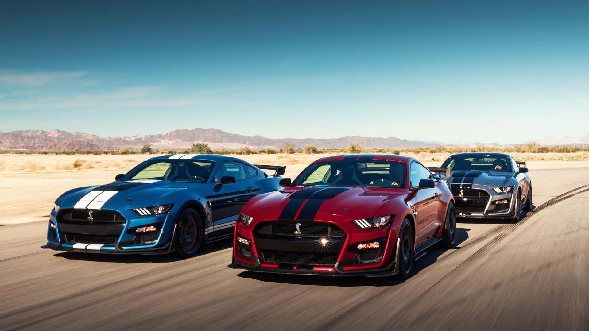 2020 Mustang Shelby GT500s on track