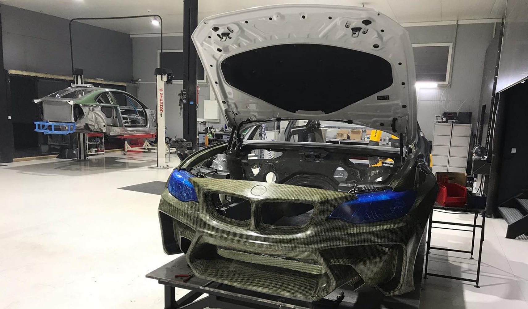Supra MV Eurofighter em workshop