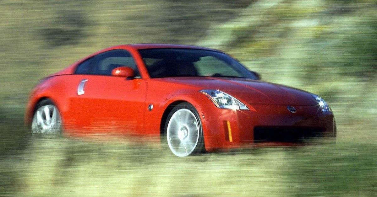 Nissan 350Z 0-60 mph accelerating view
