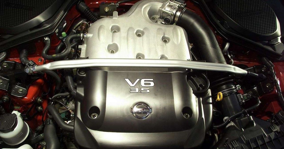 Nissan 350Z engine bay view