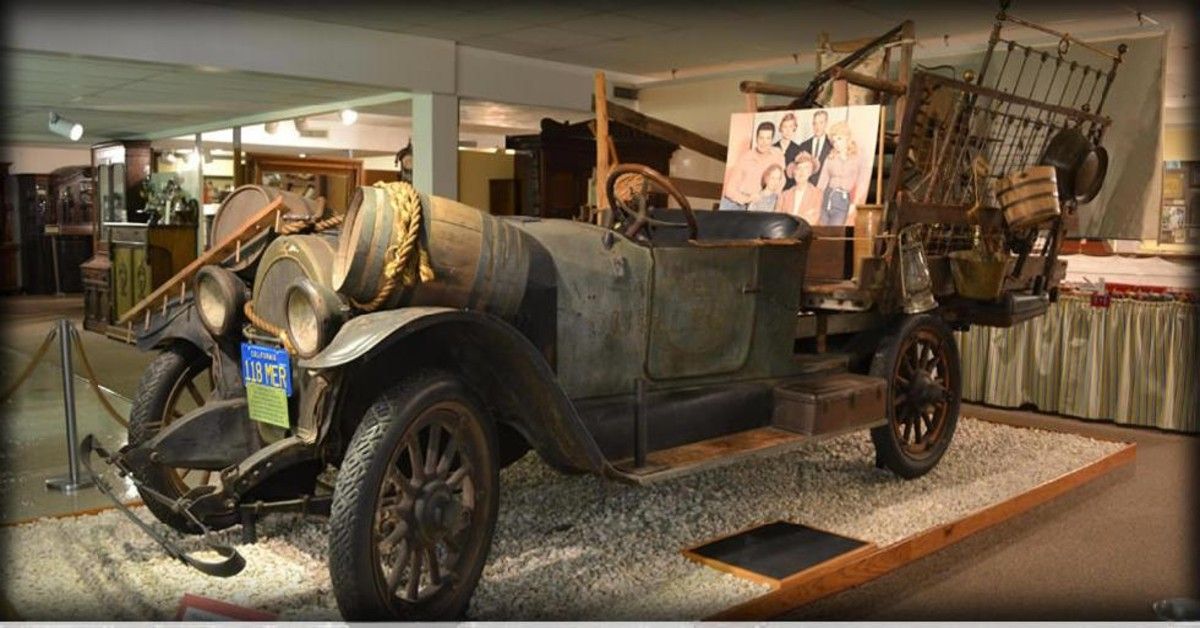 A photo of the 1921 Oldsmobile that the cast of the Beverly Hillbillies tv show drove.