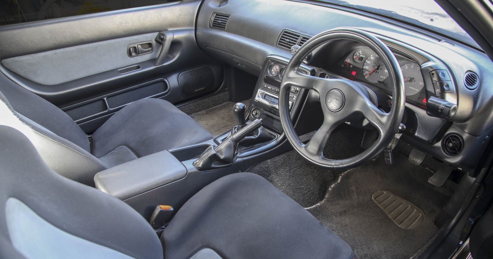Nissan Skyline R32 GT-R interior view