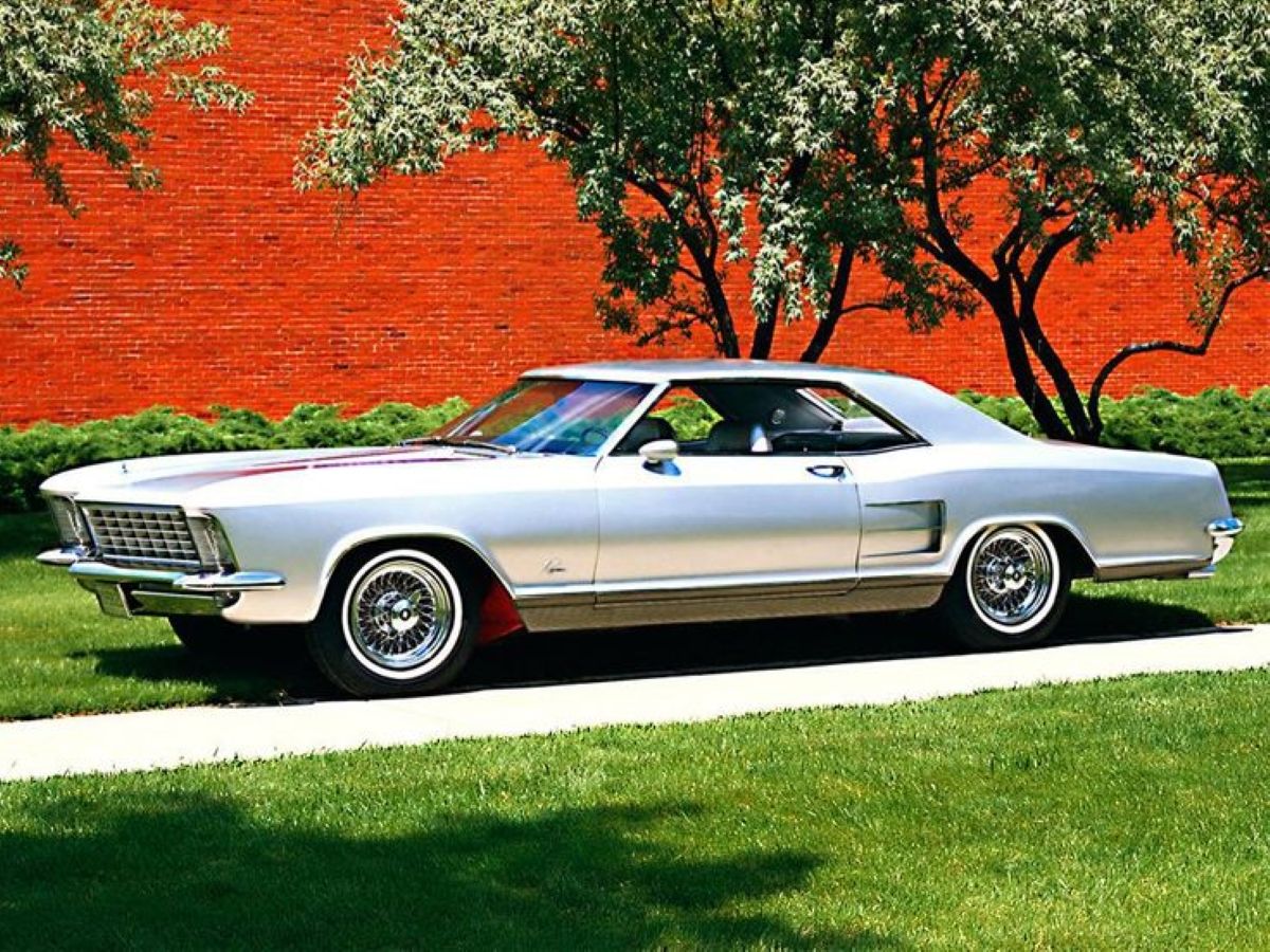 A side profile view of the long 1963 Buick Riviera Silver Arrow Concept Car.