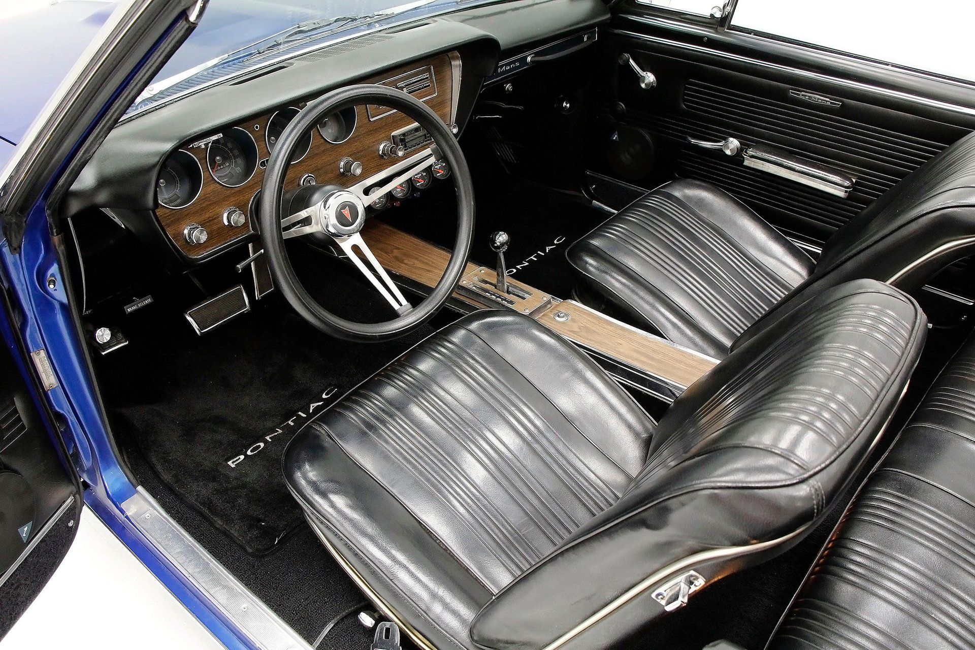1967-pontiac-lemans interior