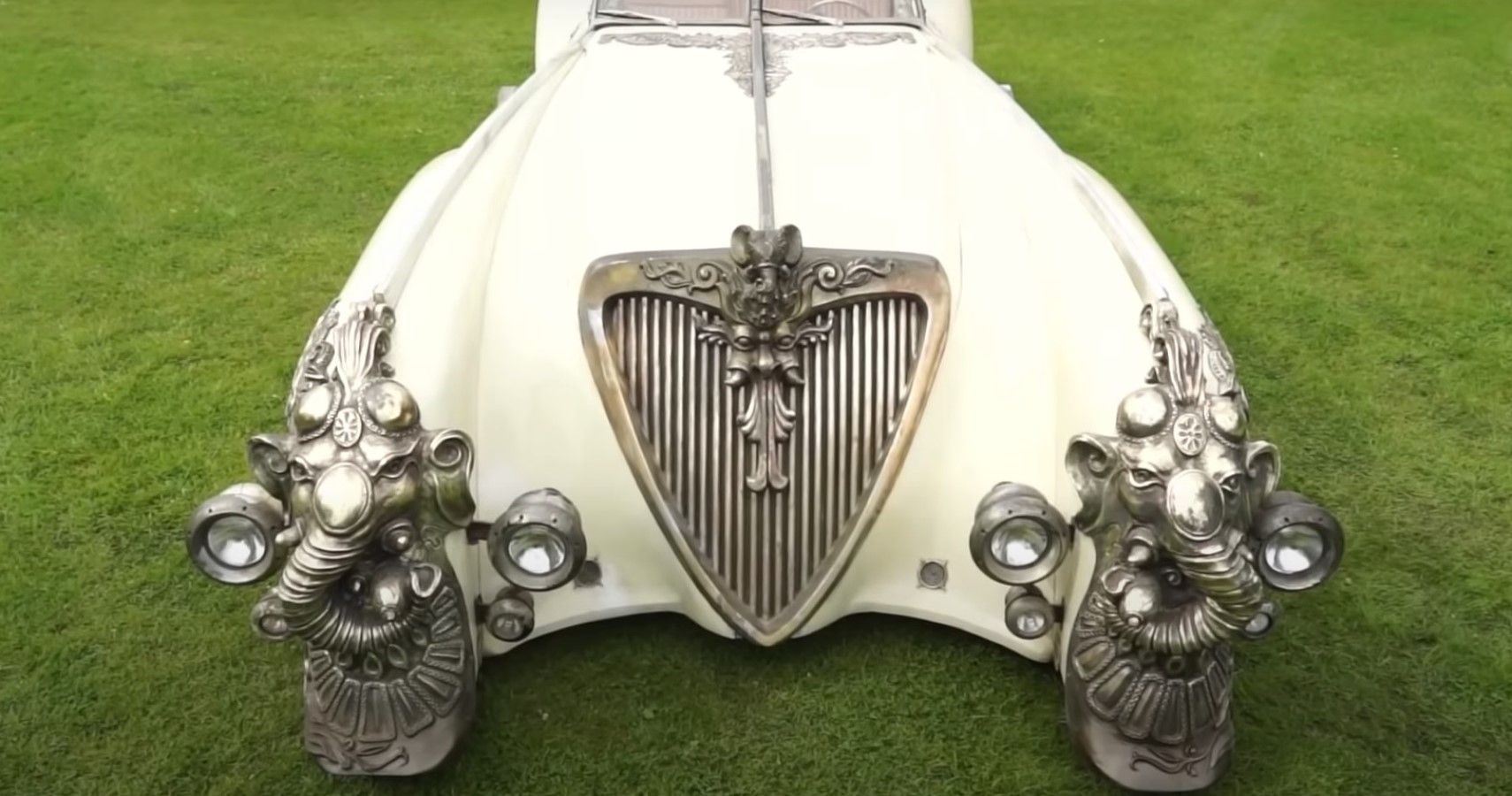 Nautilus car from League of extraordinary gentlemen front ornamented view