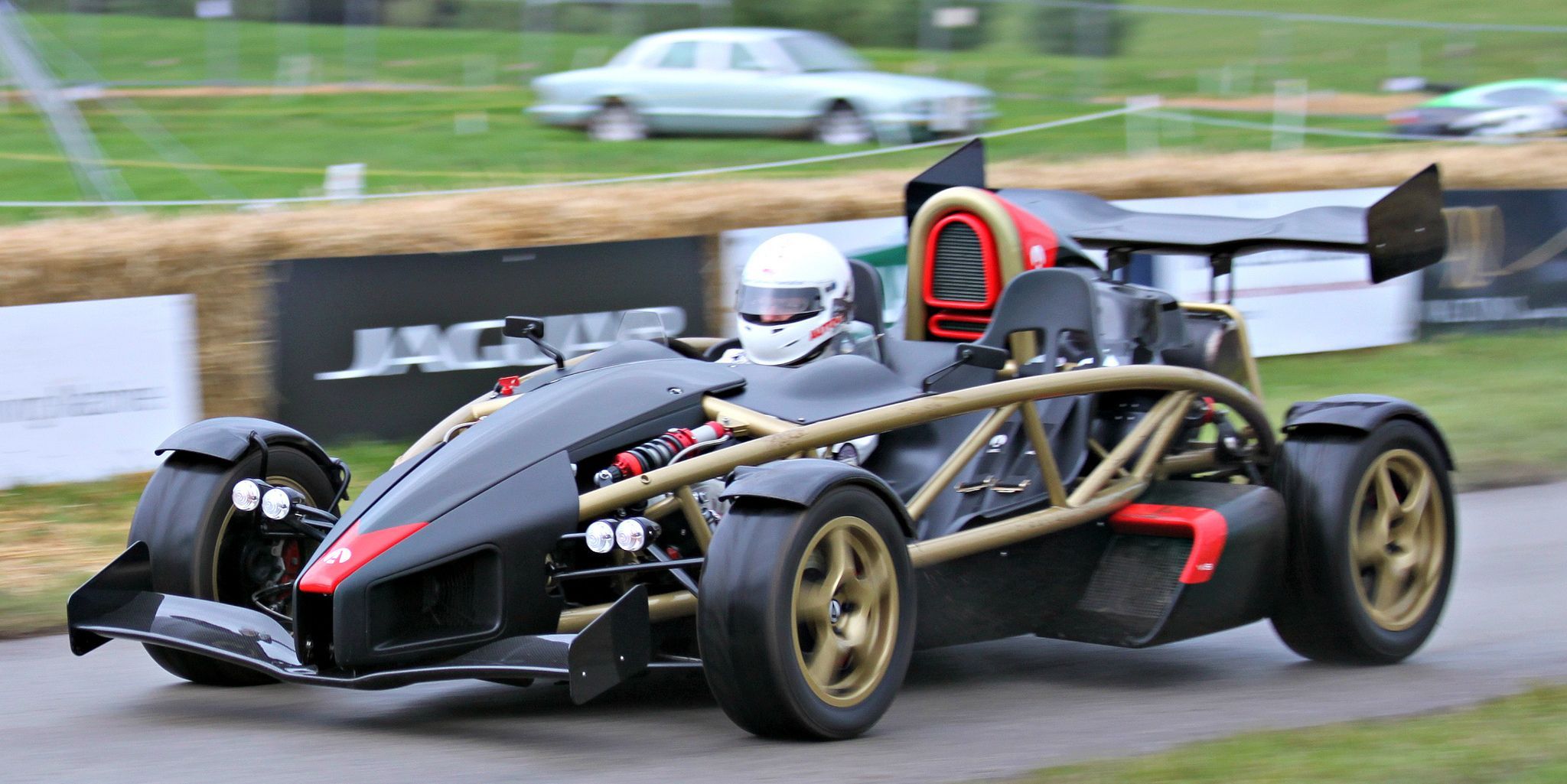 Ariel Atom 500 V8 on the track