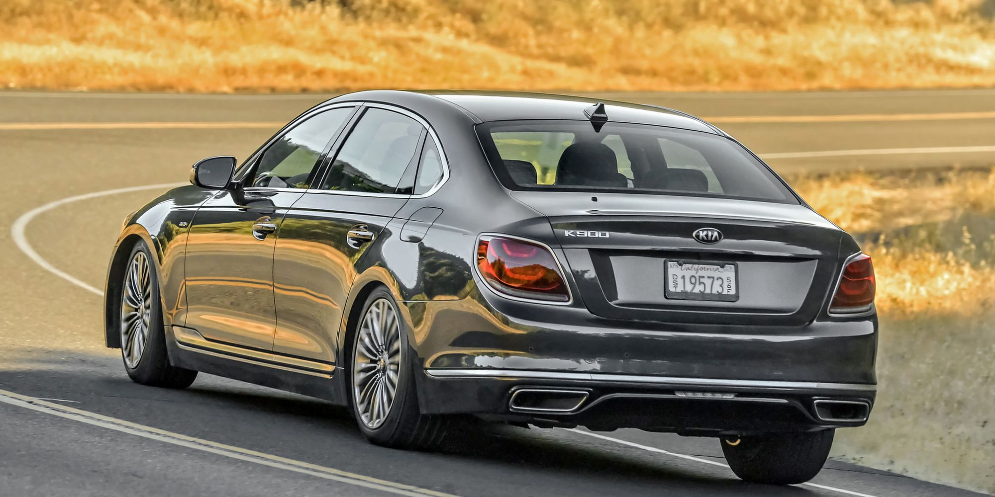 The rear of the second gen K900
