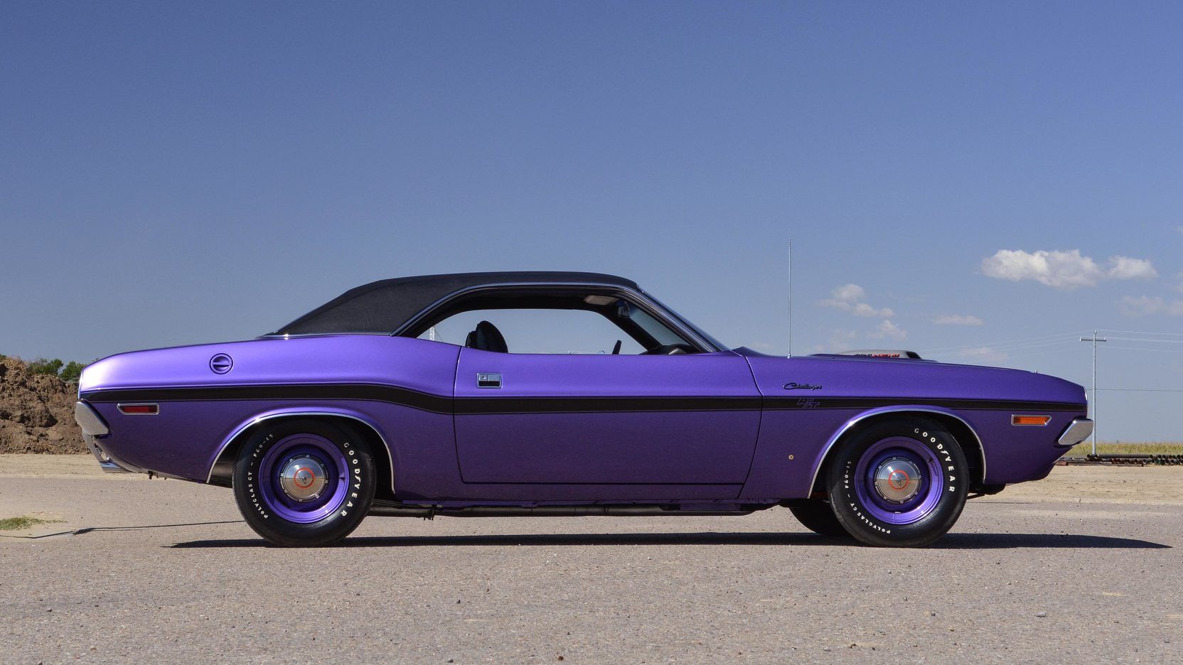 1970 Dodge Challenger R/T side profile