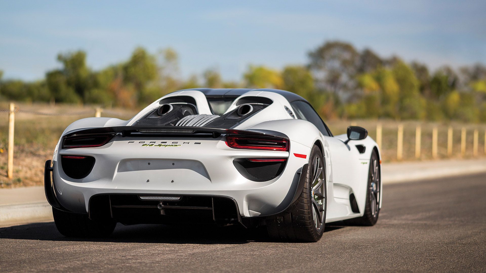 Traseira do Porsche 918 Spyder 'Pacote Weissach'