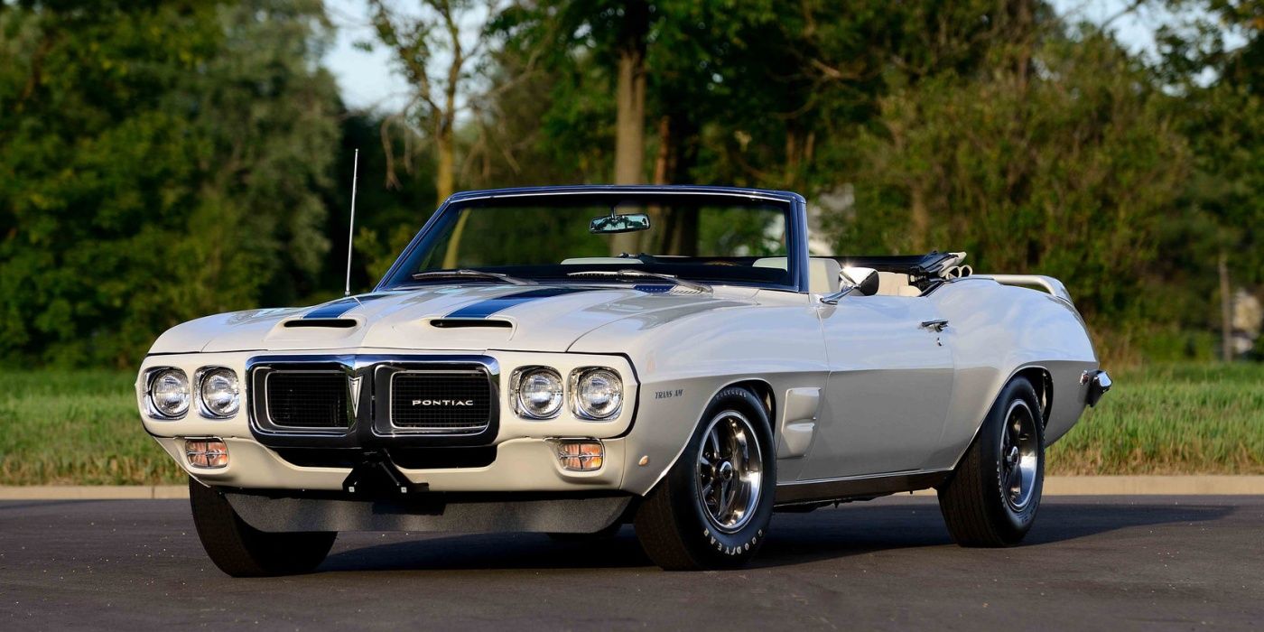 Pontiac Trans Am conversível 1969 recortado, estacionado