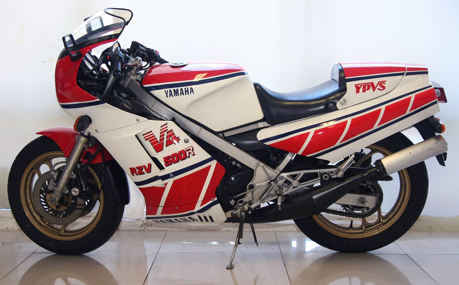 1986 Yamaha RZ500 parked