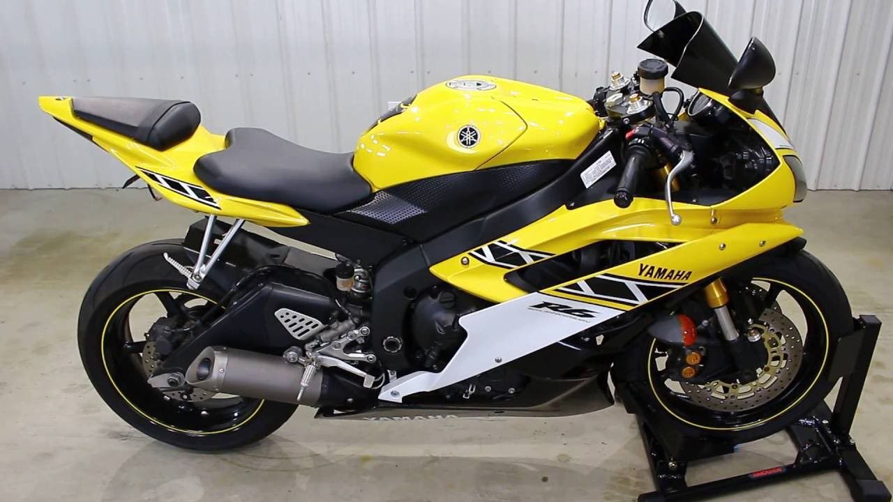 2006 Yamaha YZF-R6 in a parking