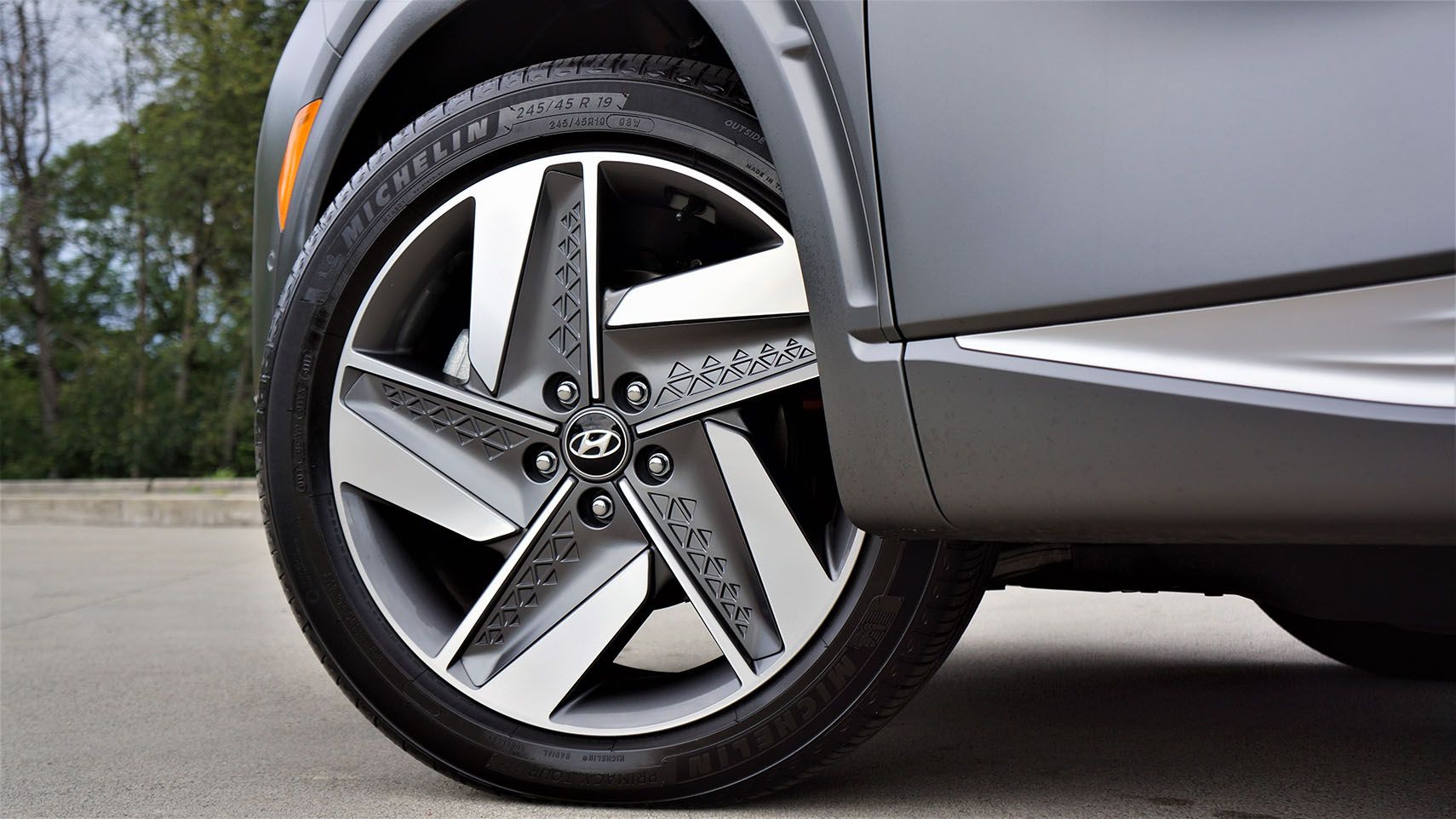 The Nexo's 19-inch alloys help to provide excellent handling.