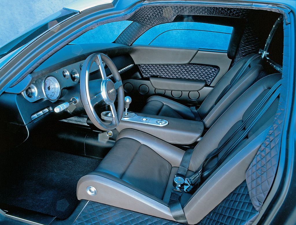 The interior of the Audi Rosemeyer.