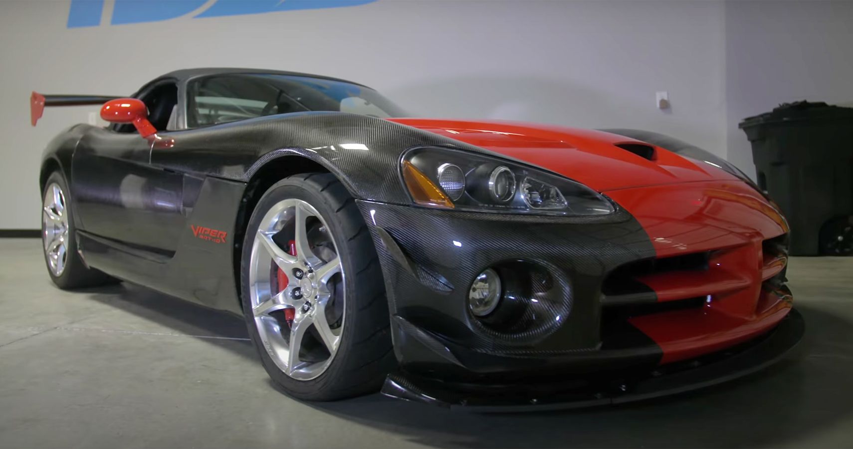 Watch This Dodge Viper SRT10 Rebuilt With Carbon Fiber In Someone's Garage