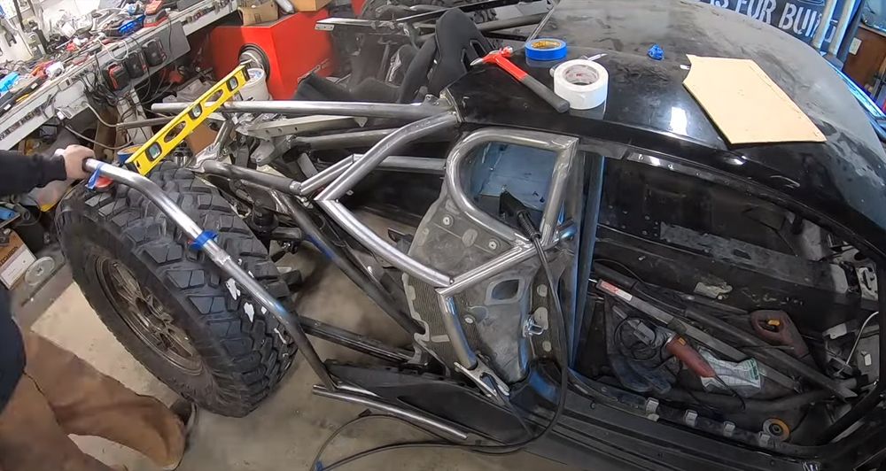 Exocage for offroad Lamborghini Huracan under construction