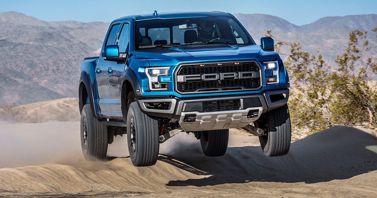 Jumping Ford F 150 Raptor