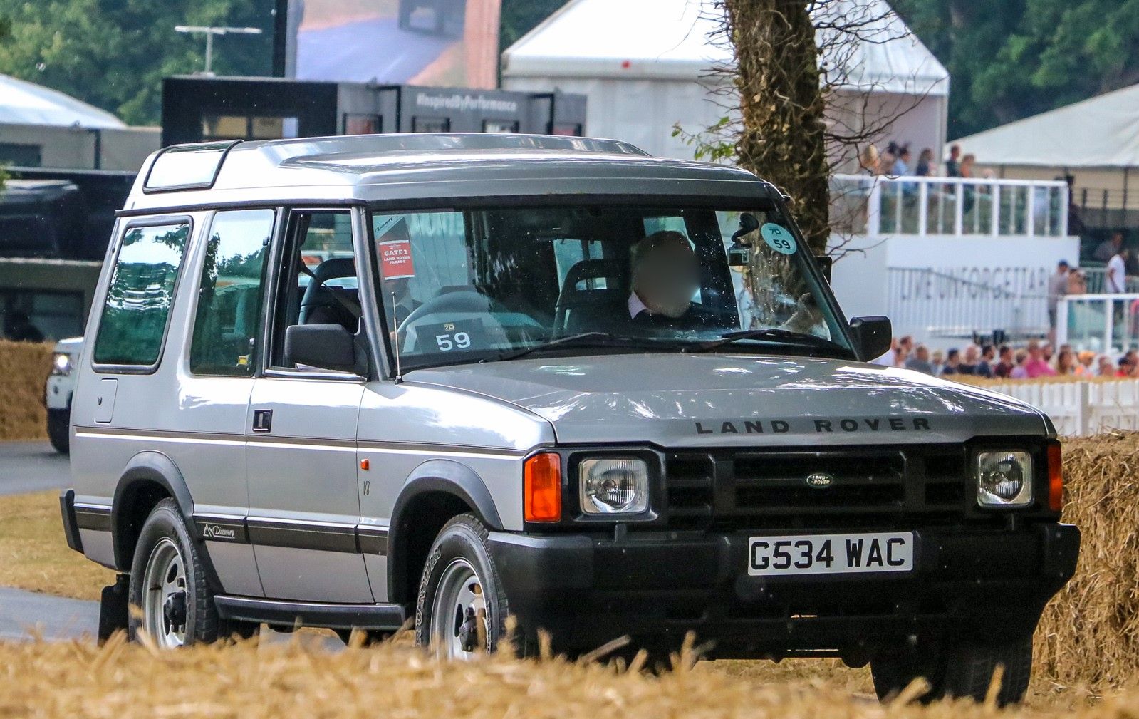 Land Rover Discovery Series 1 parkded outside