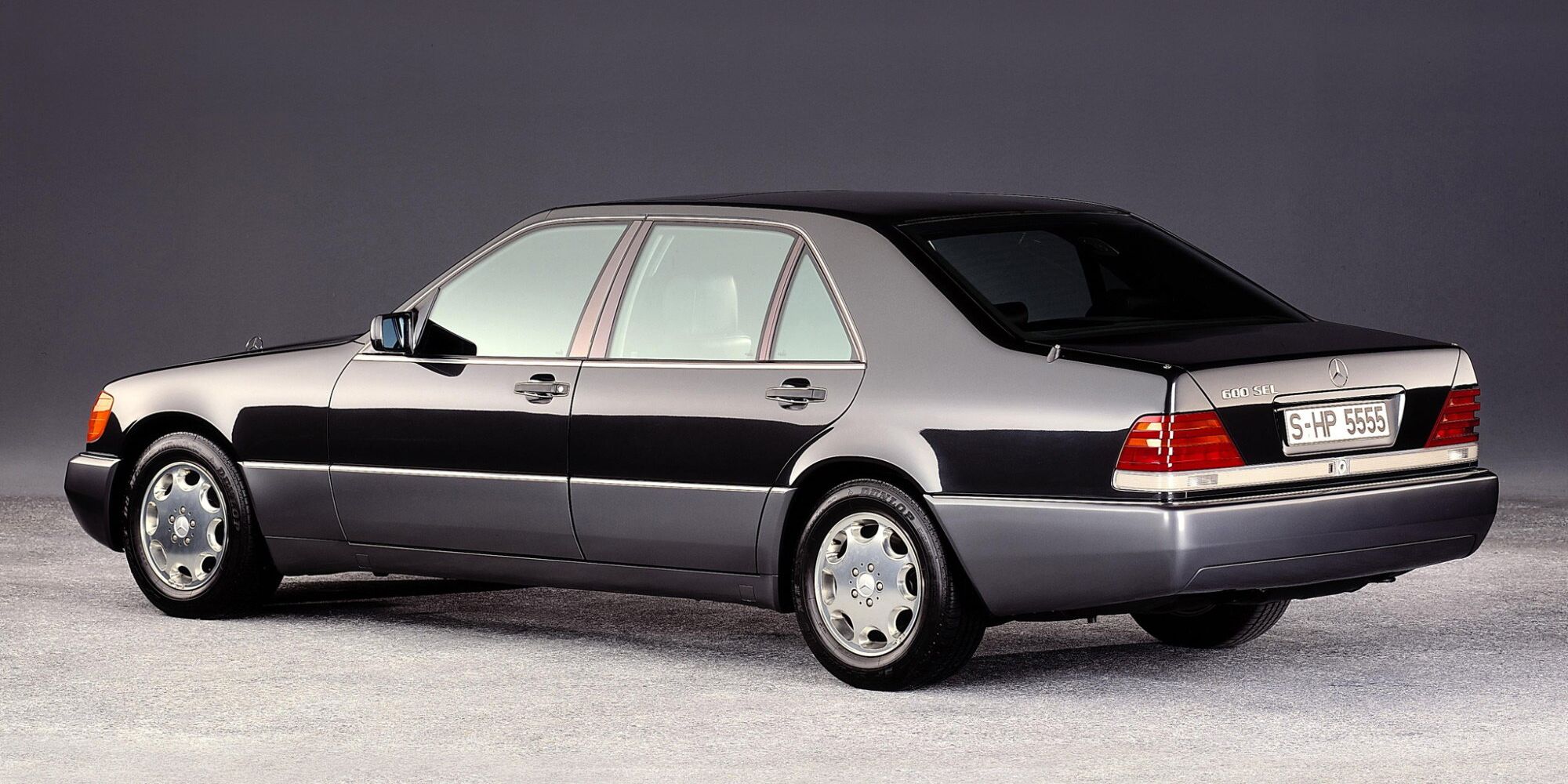 Rear 3/4 view of the W140 S600