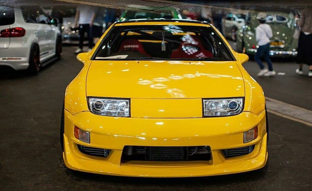 Nissan 300ZX Yellow