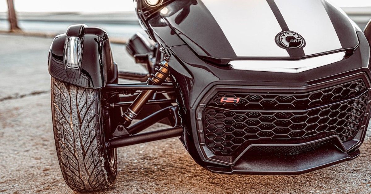 2021 Can-Am Spyder F3 front close up view