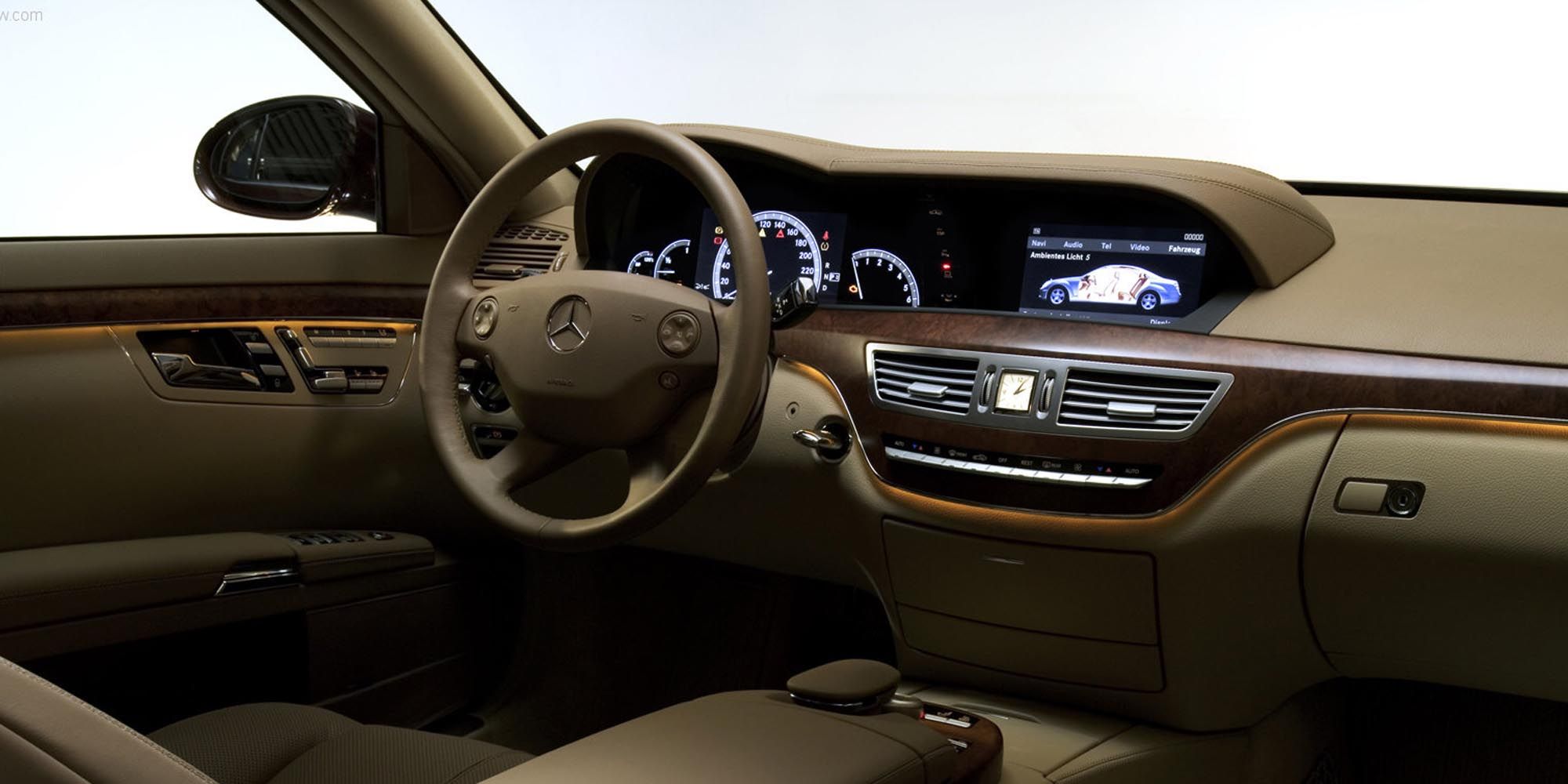The interior of the W221 S-Class