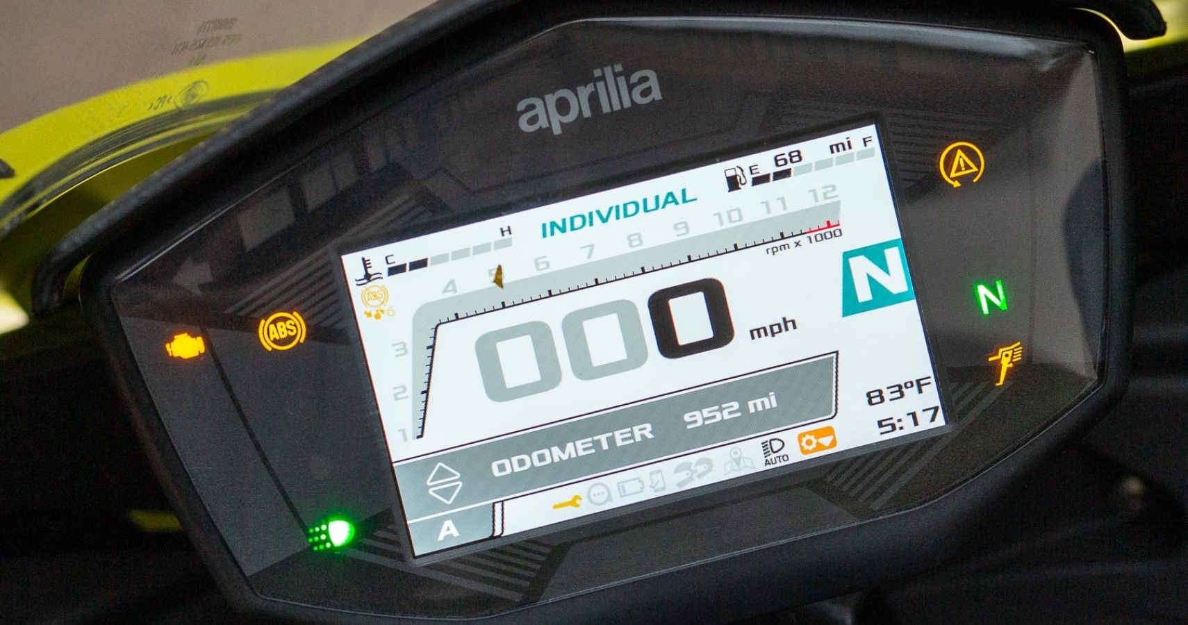2021 Aprilia RS 660 color tft display layout view