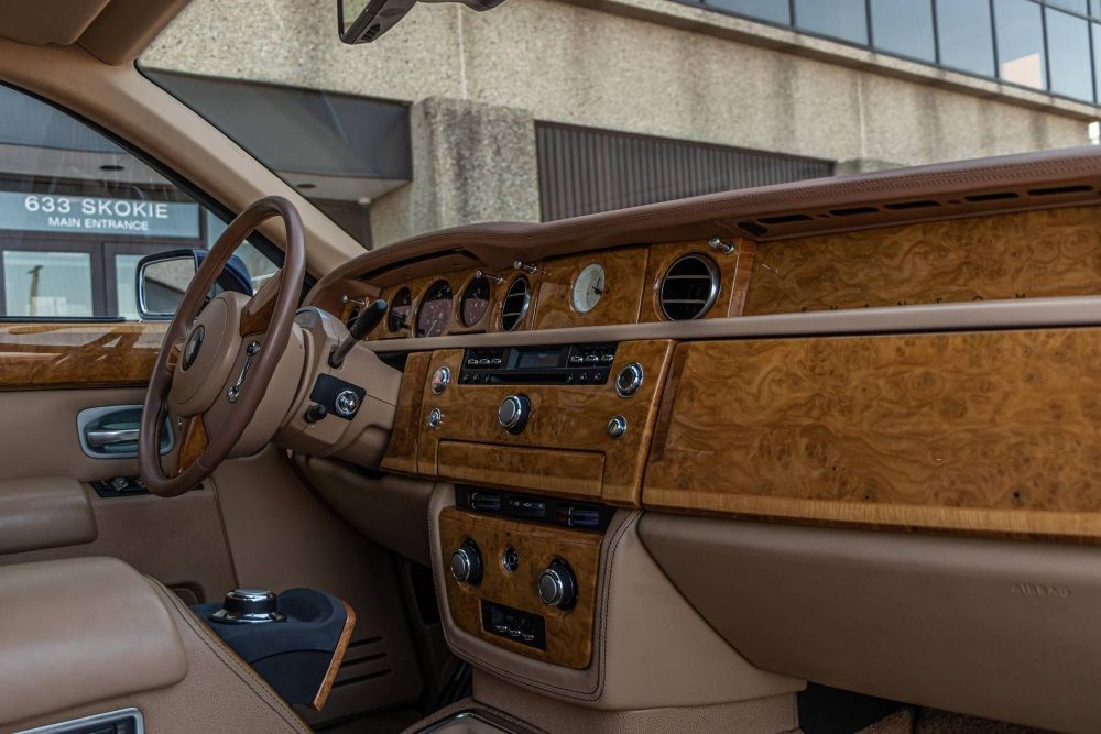 Auction Dilemma: Maybach 57 Vs. Rolls Royce Phantom