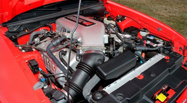 200 Ford Mustang SVT Cobra R red Engine