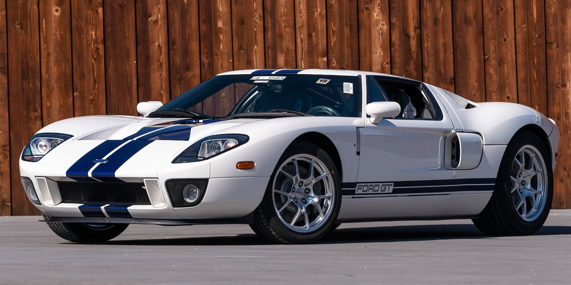 The front of the 2005 Ford GT