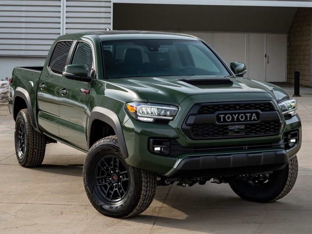 A Dark Green 2022 Toyota Tundra