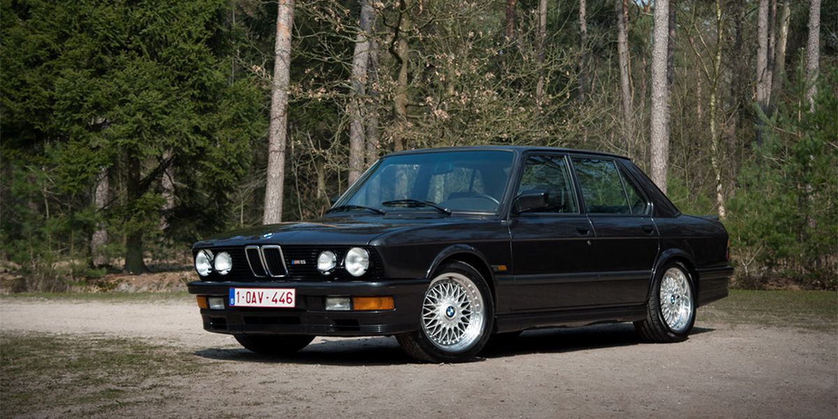 Black 1986 BMW M5 E28