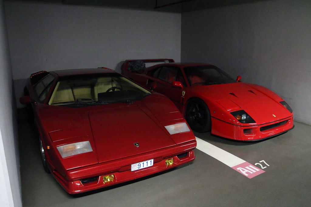 Lamborghini Countach and Ferrari Testarossa red