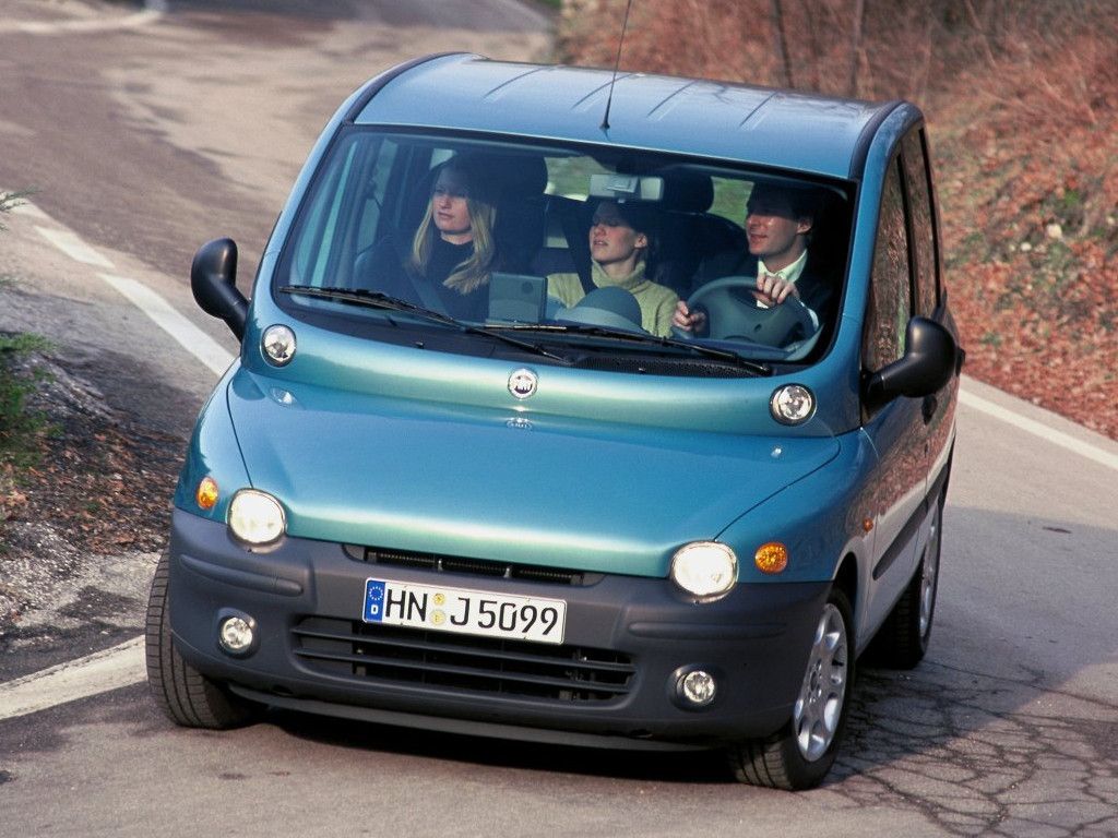Fiat Multipla cornering