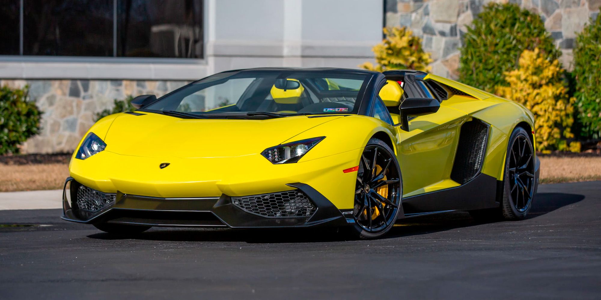 The front of the Aventador LP720 - front